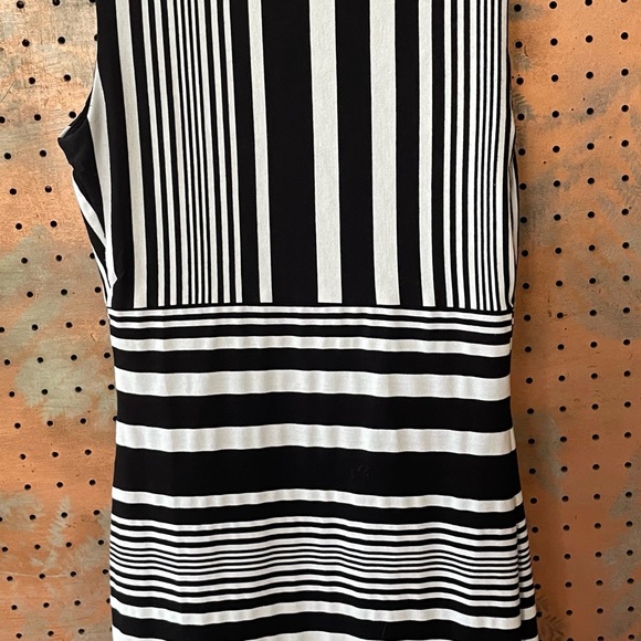 Bebe black & white dress. - Picture 5 of 6